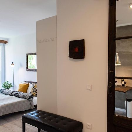 Loft Apartman Apartment เปตช์ ภายนอก รูปภาพ