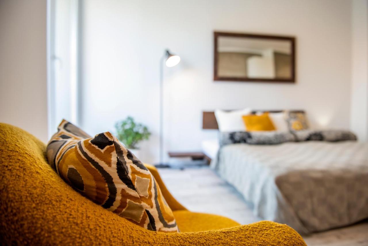 Loft Apartman Apartment เปตช์ ภายนอก รูปภาพ