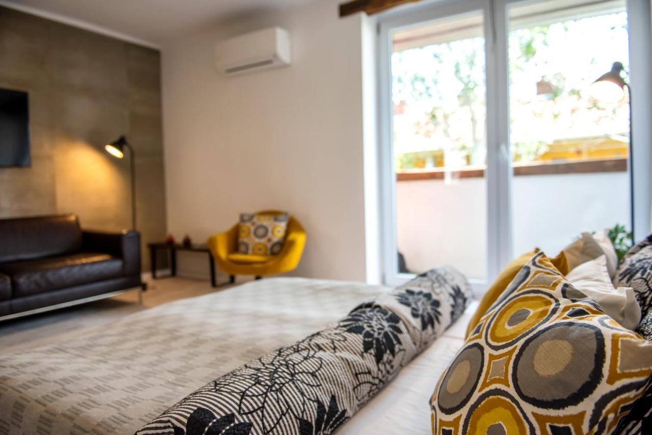 Loft Apartman Apartment เปตช์ ภายนอก รูปภาพ