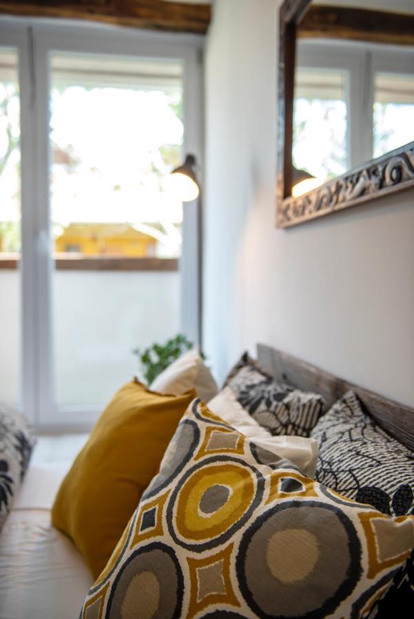 Loft Apartman Apartment เปตช์ ภายนอก รูปภาพ